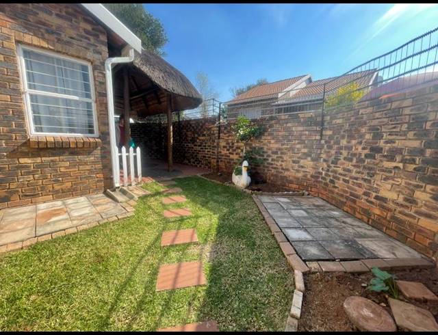 2 BEDROOM PROPERTY TO RENT IN NOORDHEUWEL
